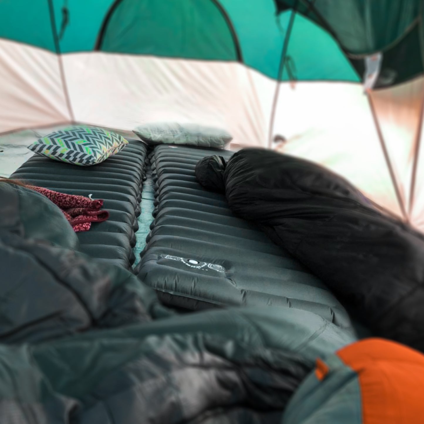 Camping Inflatable Sleeping Pad with Built-in Pump, Extra Thickness - AIRLIVE2000