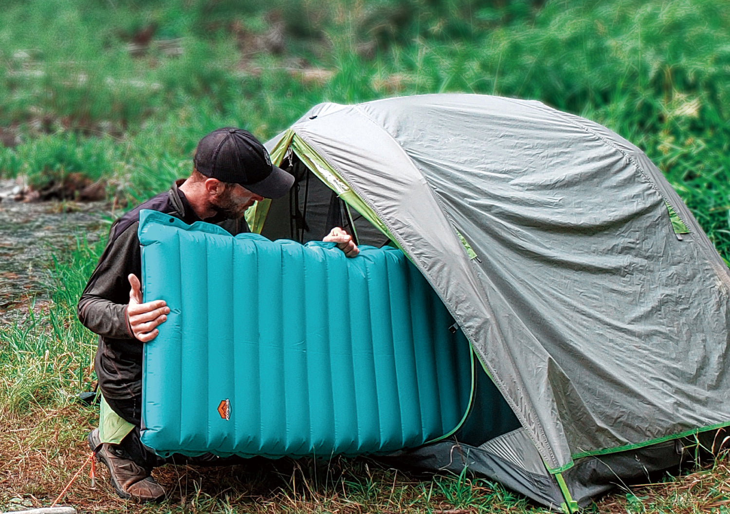ZOOOBELIVES Almohadilla de dormir ultraligera con almohada integrada,  colchón inflable de camping para mochileros, viajes y senderismo, alfombra  de